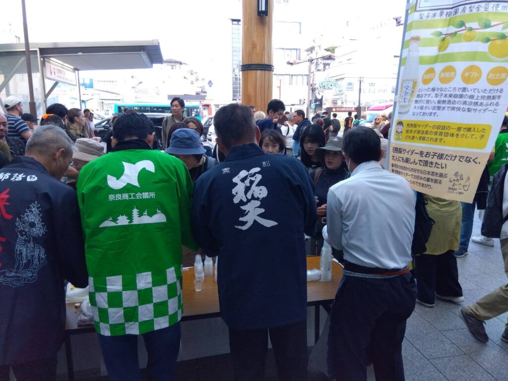 11/4近鉄奈良駅行基像前にて試飲イベントを催しました!奈良新聞にも掲載♪